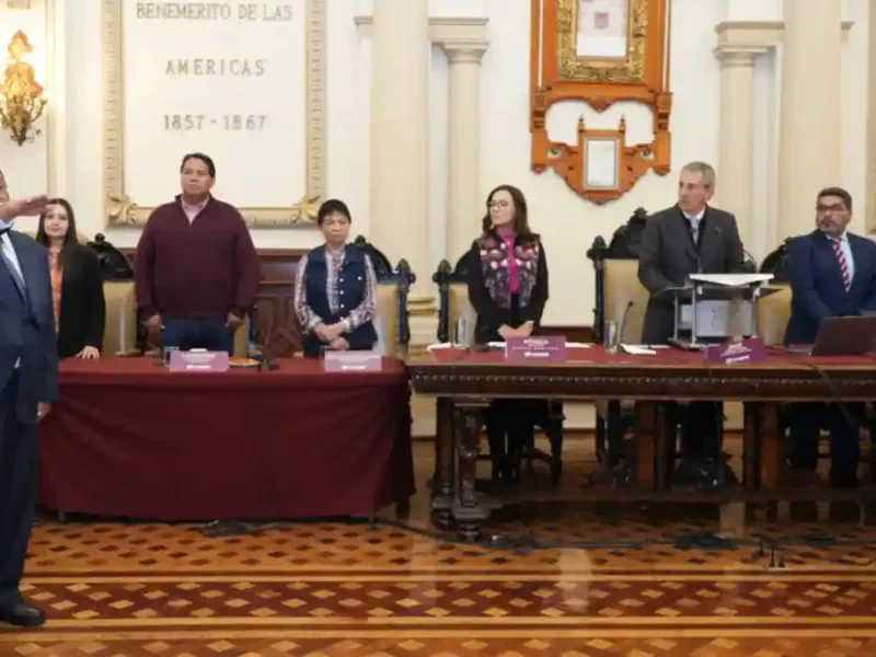 Joaquín Espidio renuncia a la Secretaría del Ayuntamiento de Puebla; llega Rufo Juárez Peñuela.