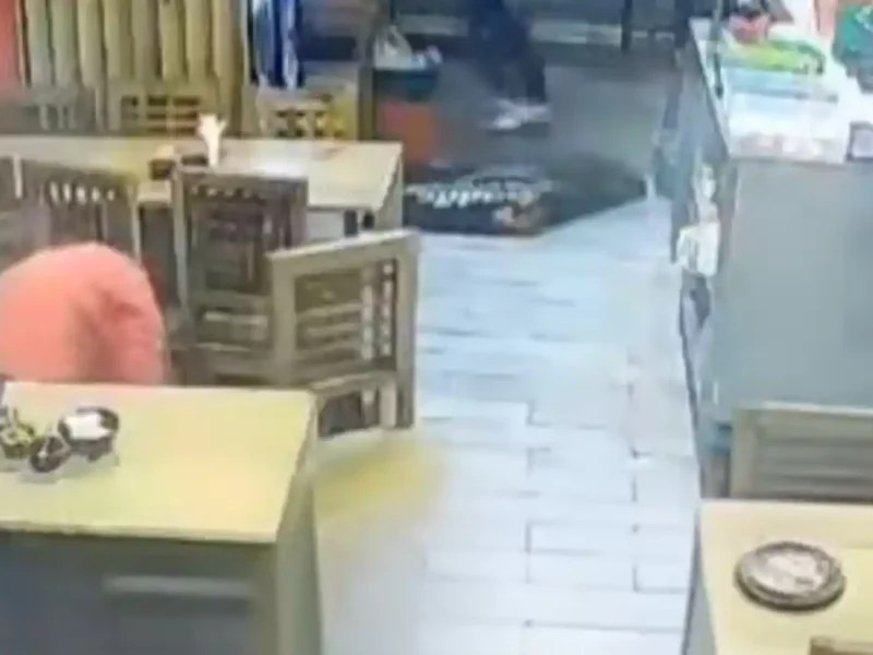 Taquería “El Asadito” en la que ocurrió un violento asalto que dejó un hombre muerto.
