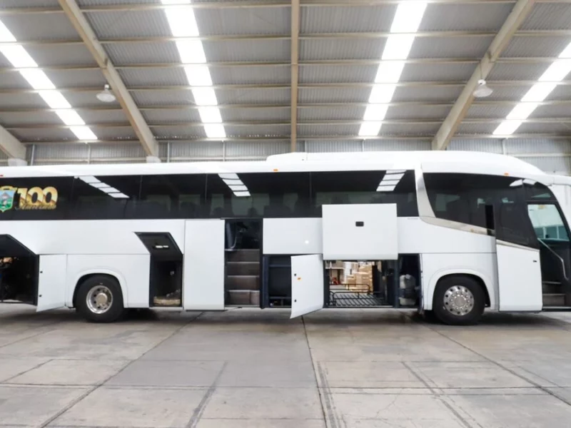 Gobierno de Puebla entrega autobús prometido a Normal de Teteles