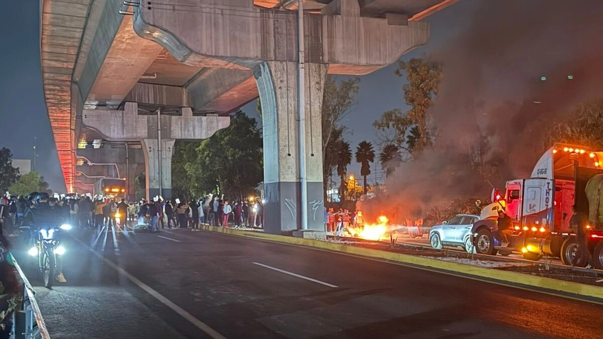 Localizan a menor por la que bloquearon la autopista México-Puebla