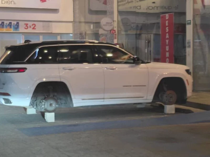 Dejan en tabiques camioneta del diputado federal Nacho Mier Jr. en Cholula  