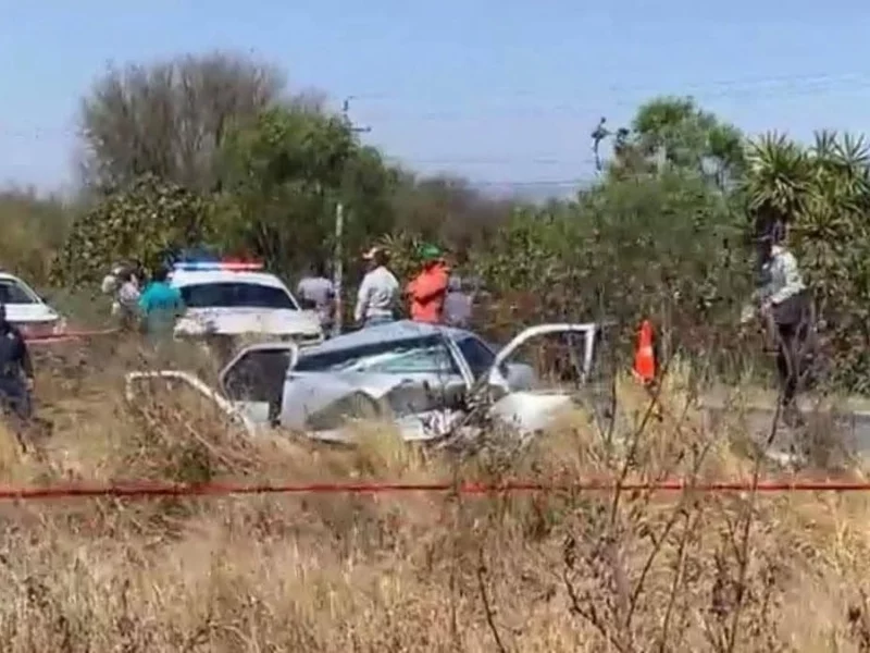Hombre pierde la vida en accidente automovilístico en Tlacotepec de Benito Juárez