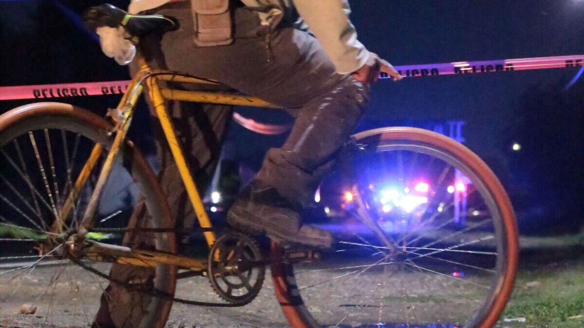 Ciclista se pasa un tope, cae y muere en Juan C. Bonilla 