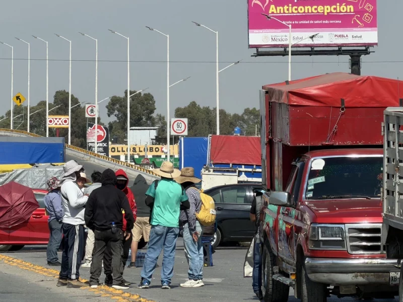 Comerciantes de la Central de Abasto cierran la Vía Corta a Santa Ana  