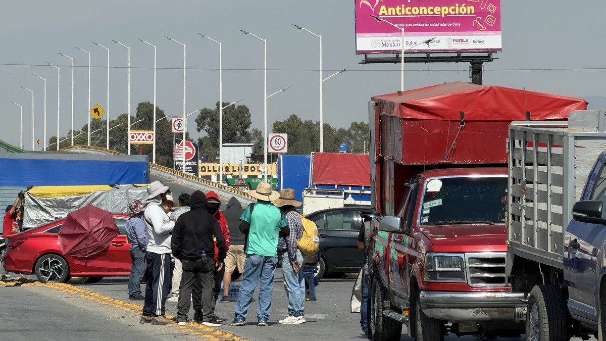Comerciantes de la Central de Abasto cierran la Vía Corta a Santa Ana  