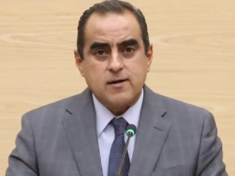 Establecer tarifas máximas por el uso de estacionamientos, propone el diputado Mauricio Céspedes