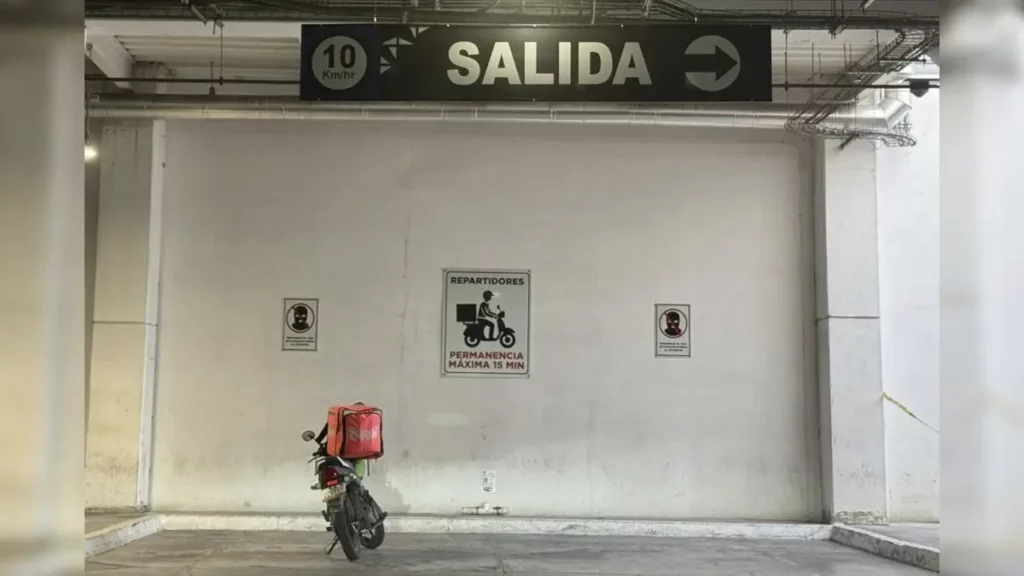 Estacionamientos de los centros comerciales de Puebla refuerzan medidas de seguridad ante robos