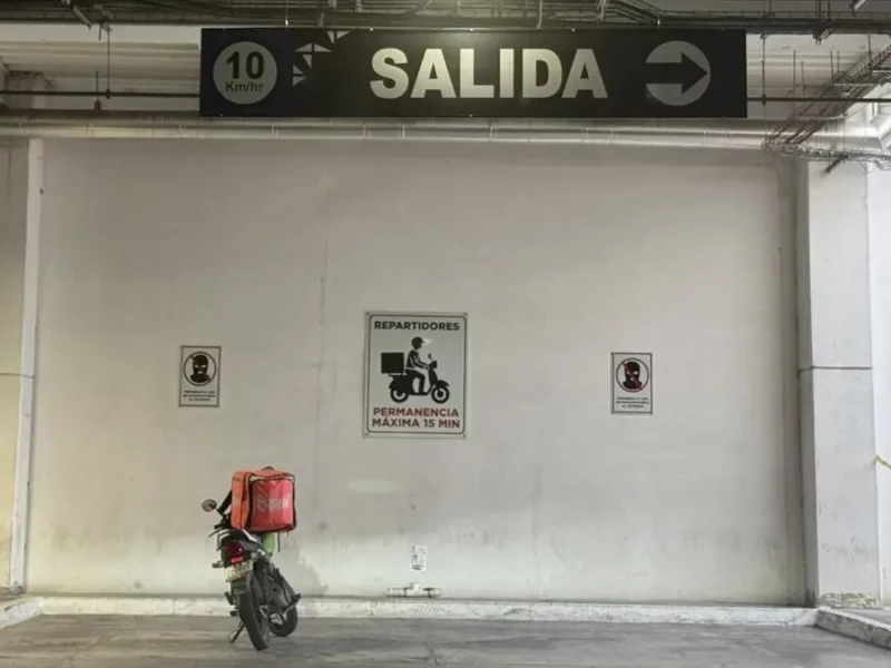 Estacionamientos de los centros comerciales de Puebla refuerzan medidas de seguridad ante robos