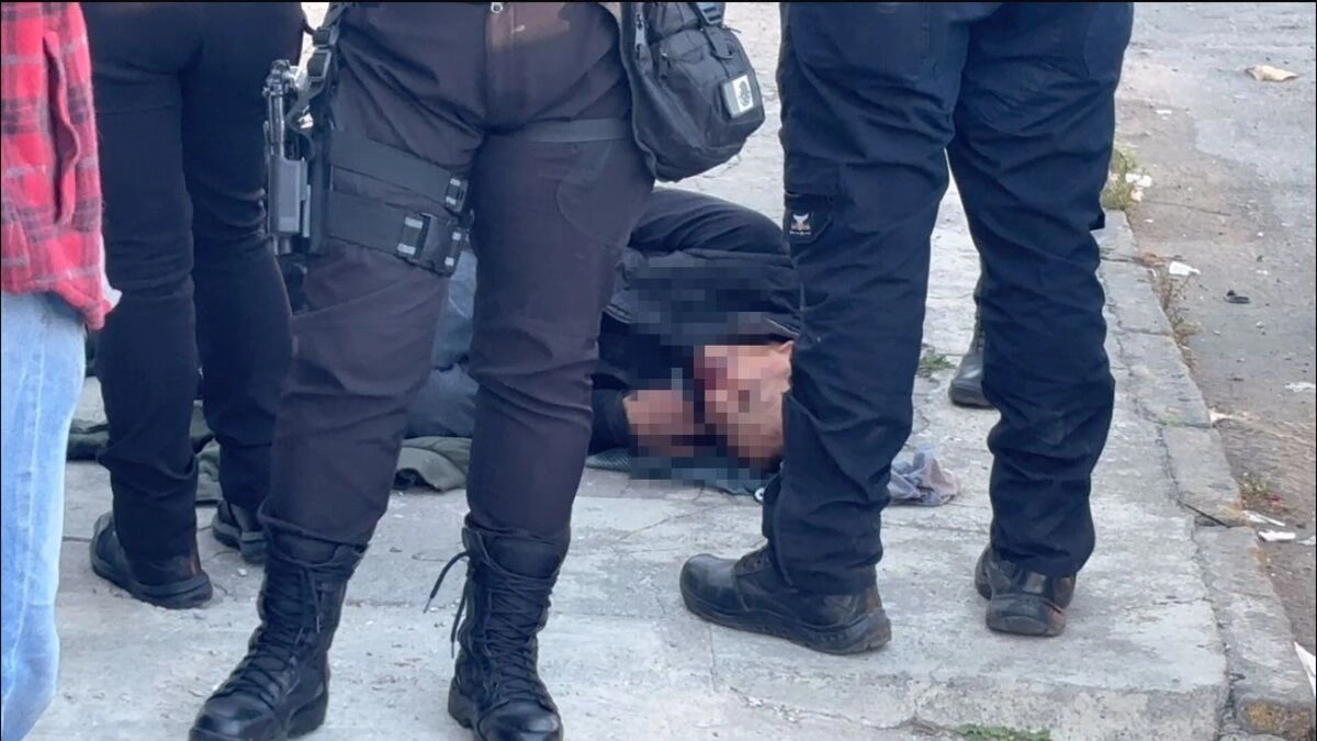 VIDEO: Vecinos de la colonia Santa María golpean a ladrón de autopartes 