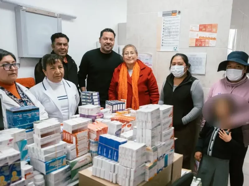 Andrés Villegas dona más de mil medicamentos a comunidad de Chalchicomula de Sesma