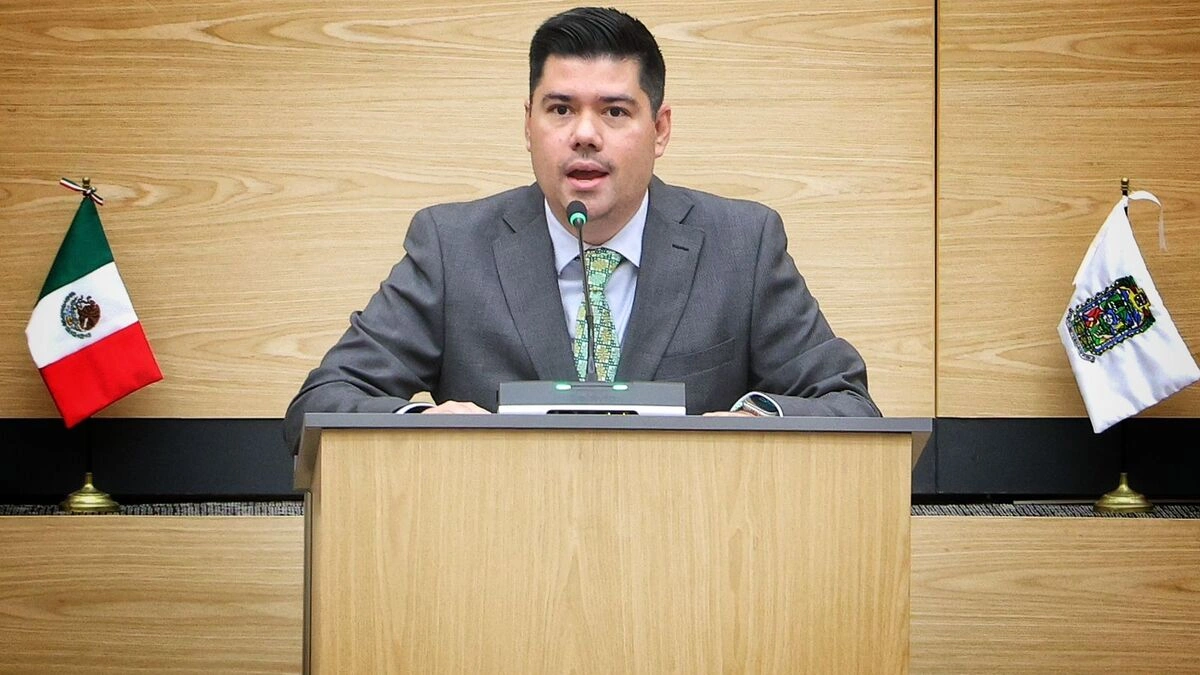 El Verde propone estacionamiento gratis en centros comerciales de Puebla