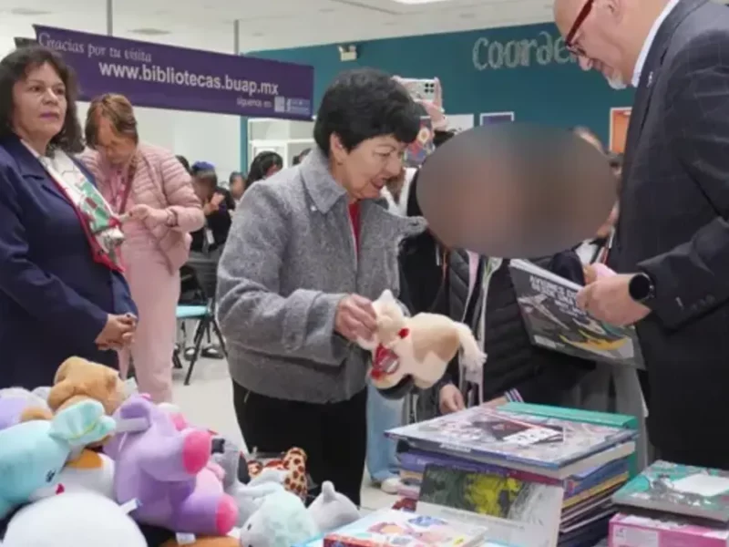 La rectora de la BUAP participa en la campaña “Regala una sonrisa”
