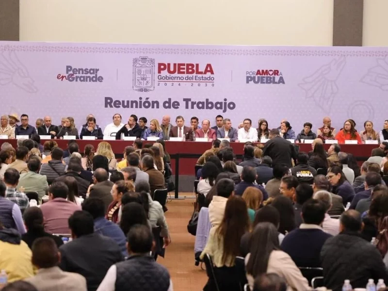 Armenta reúne a plana mayor del Gobierno de Puebla; les pide creer en su proyecto