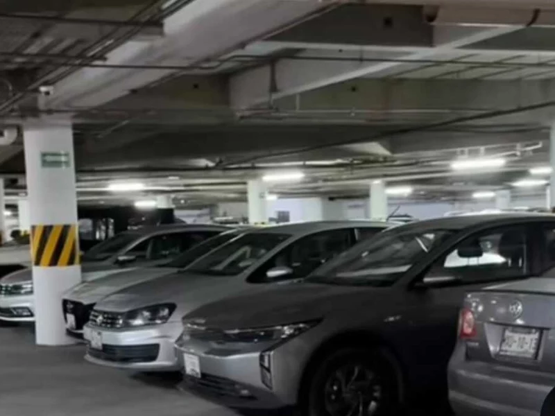 Fotógrafo es víctima de la delincuencia en estacionamiento de Plaza Paseo
