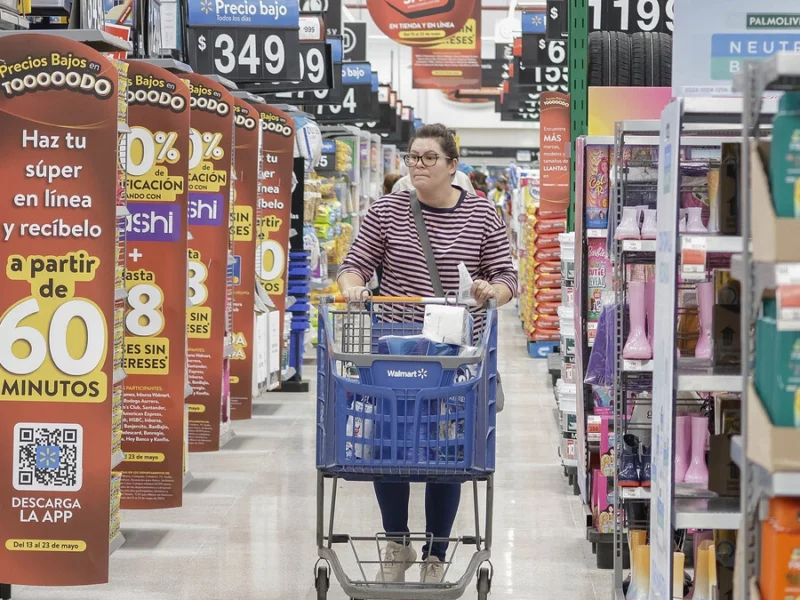 Profeco palomea dos supermercados de Puebla por vender a bajo precio la canasta básica 