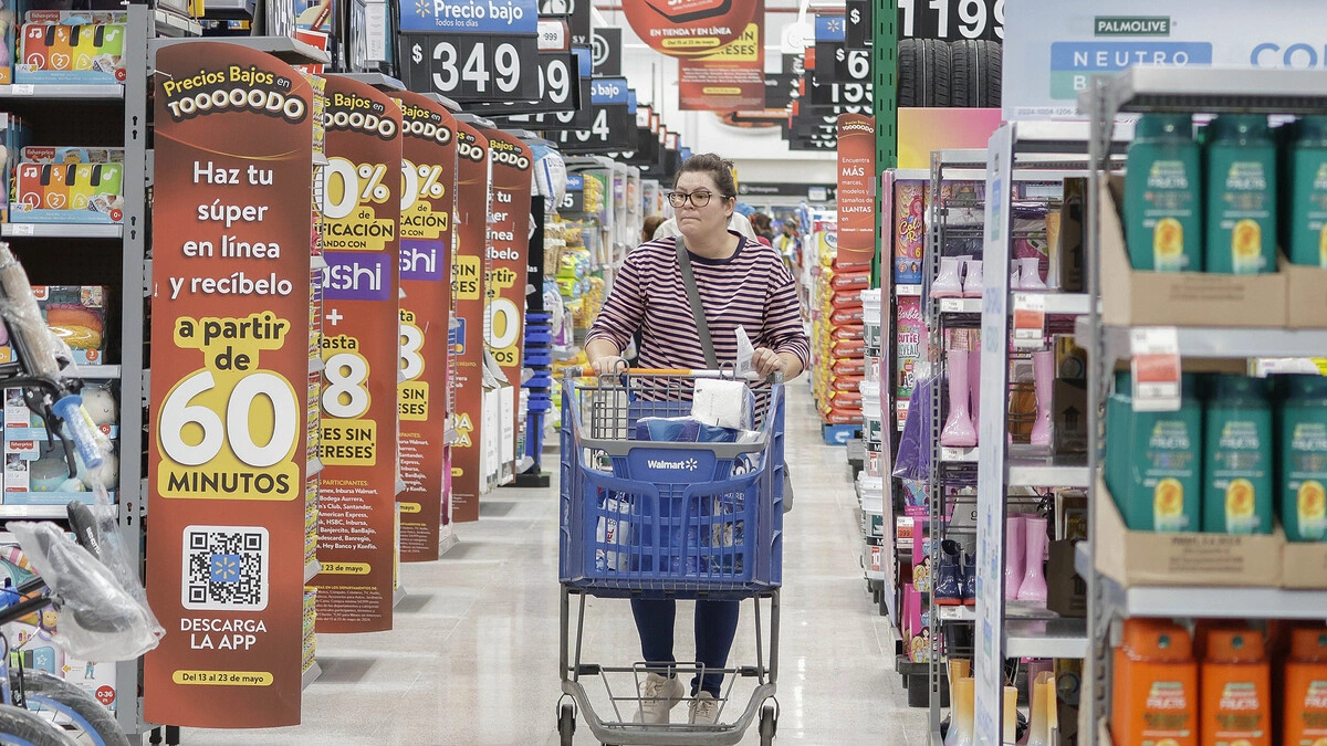 Profeco palomea dos supermercados de Puebla por vender a bajo precio la canasta básica 