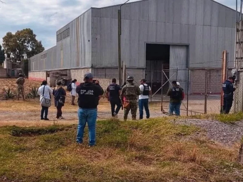 FGR asegura nueve cajas y un tráiler con reporte de robo en La Magdalena Tlaltelulco