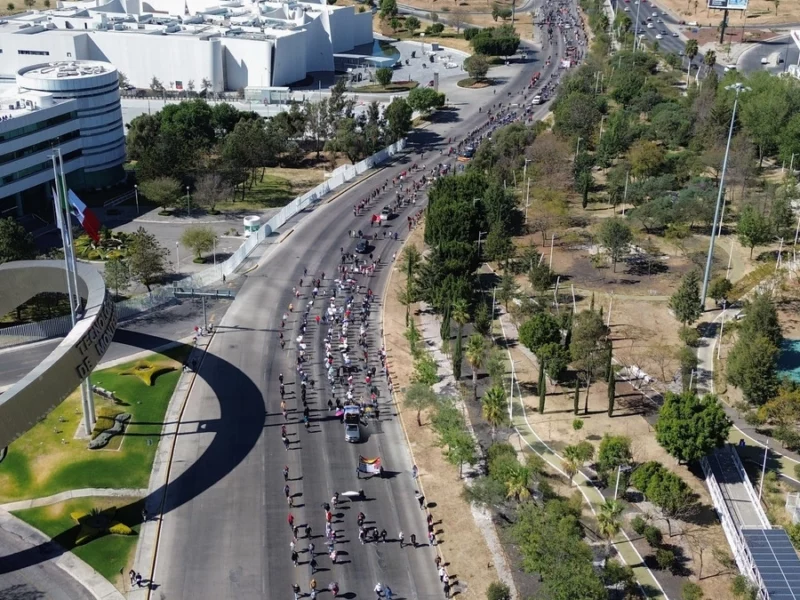 La "28 de Octubre" desquicia la Atlixcáyotl con megamarcha