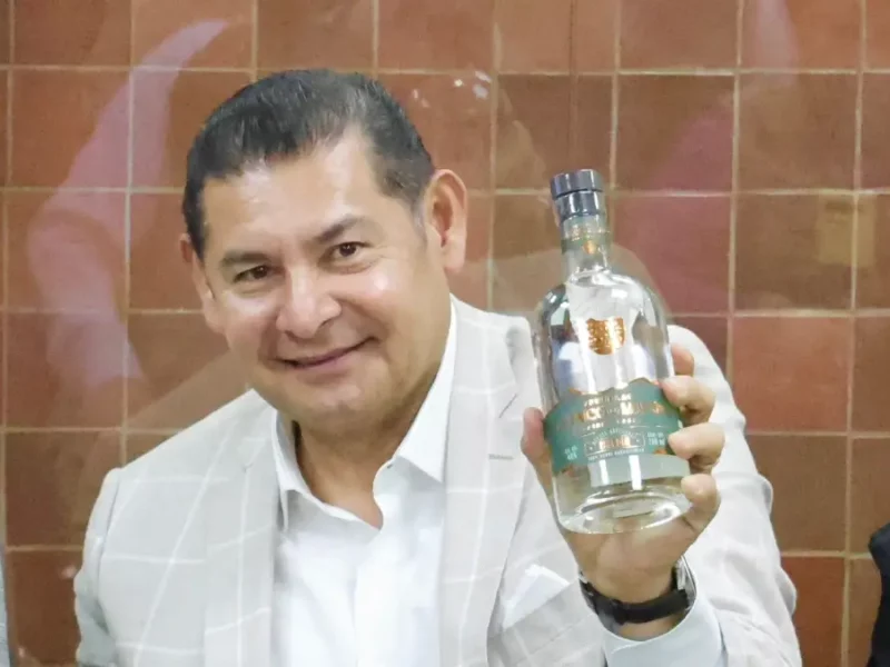 Con identidad y calidad, mezcal poblano se posiciona a nivel internacional