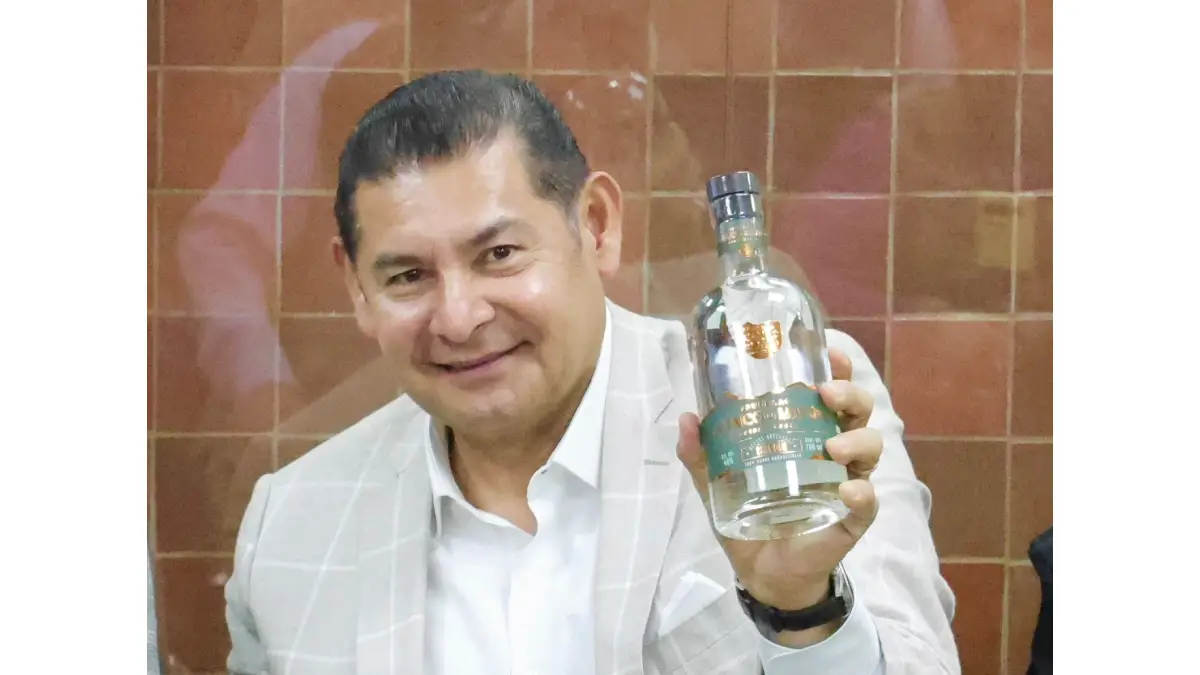 Con identidad y calidad, mezcal poblano se posiciona a nivel internacional