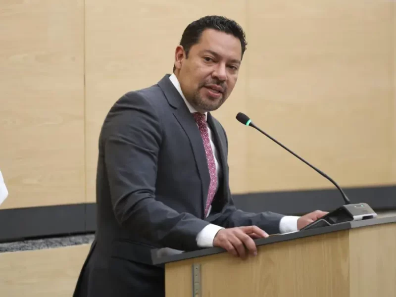 Andrés Villegas presenta iniciativa para modernizar bibliotecas públicas de Puebla