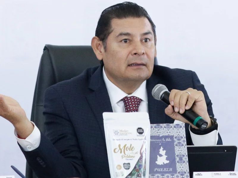 No pueden chantajear al gobierno: Armenta a transportistas que amagan con paro
