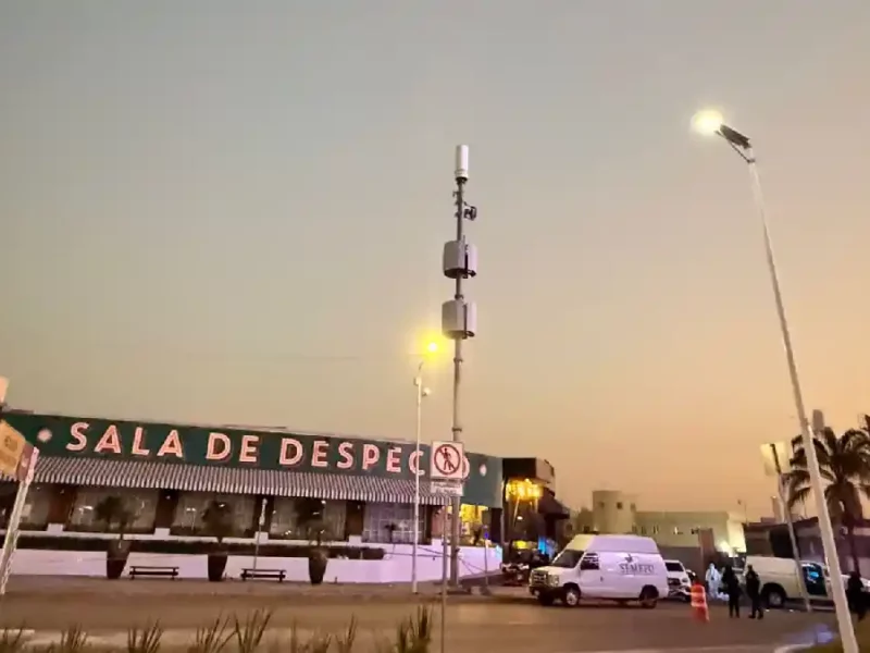 Balacera en la Sala de Despecho de la Isla de Angelópolis deja tres muertos y dos heridos.
