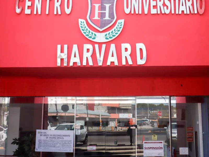Suspenden el Centro Universitario Harvard Puebla por publicidad engañosa y venta de títulos falsos