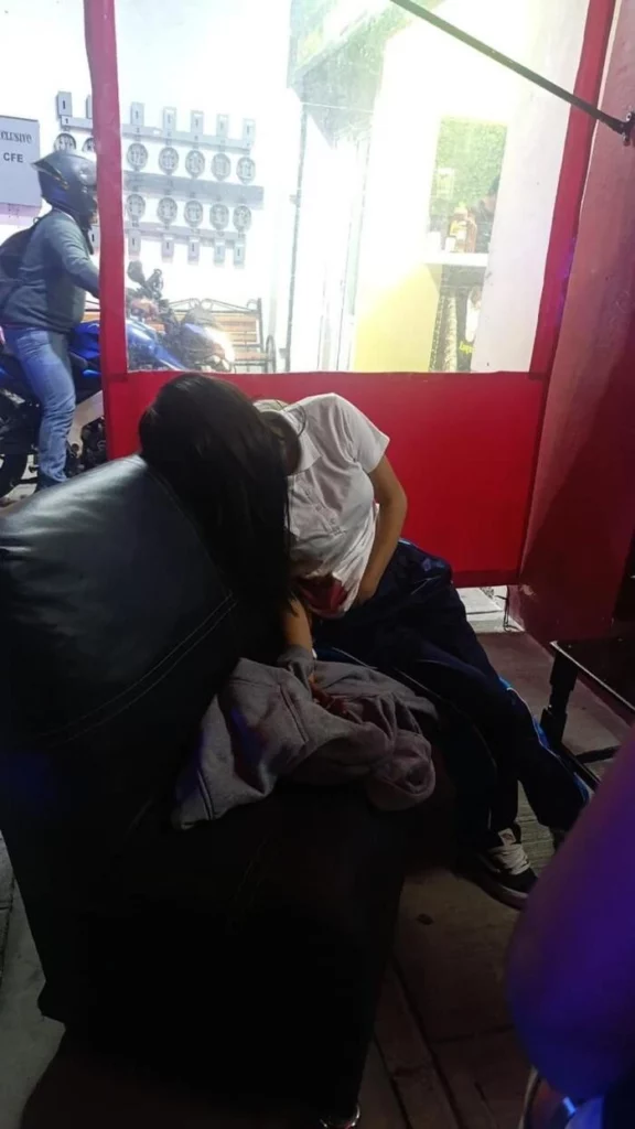 La adolescente herida en El Salvador dijo que la quisieron asaltar. 