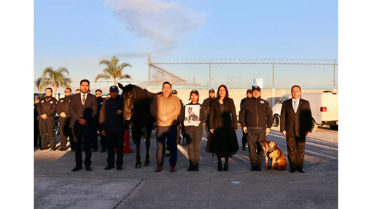 En Ceremonia Lupita Cuautle retira ejemplares de la Policía Montada y Unidad Canina