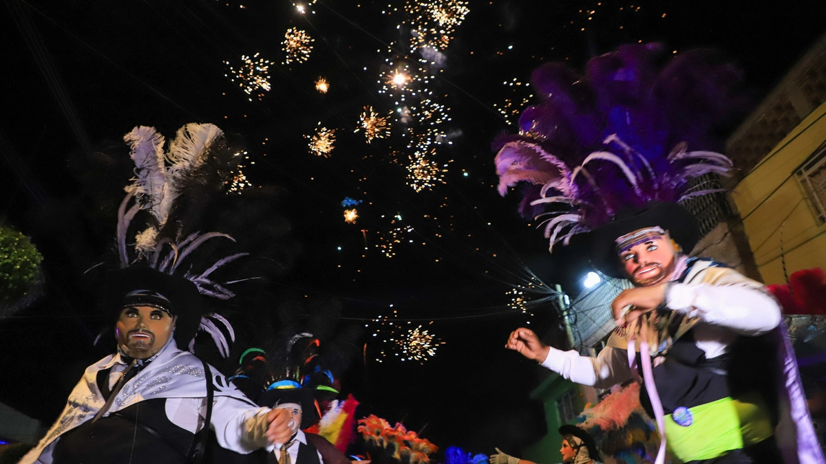En Puebla, carnavales inician con riñas entre huehues 
