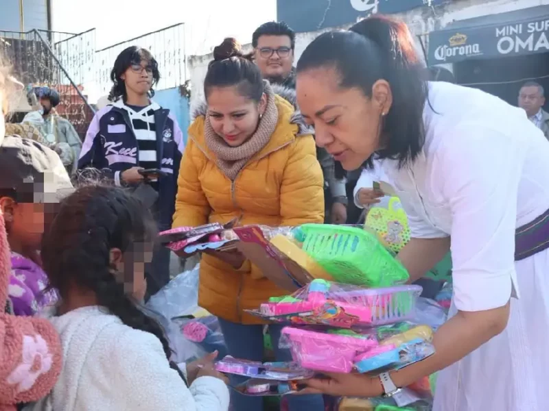 Ariadna Ayala y Reyes Magos llevan alegría a la niñez de Atlixco