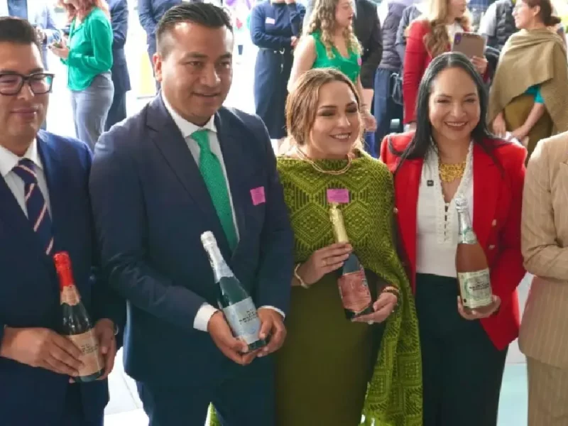 Huejotzingo hace historia: Roberto Solís Y Lizeth Sánchez presentan la edición 158 del carnaval en el Senado