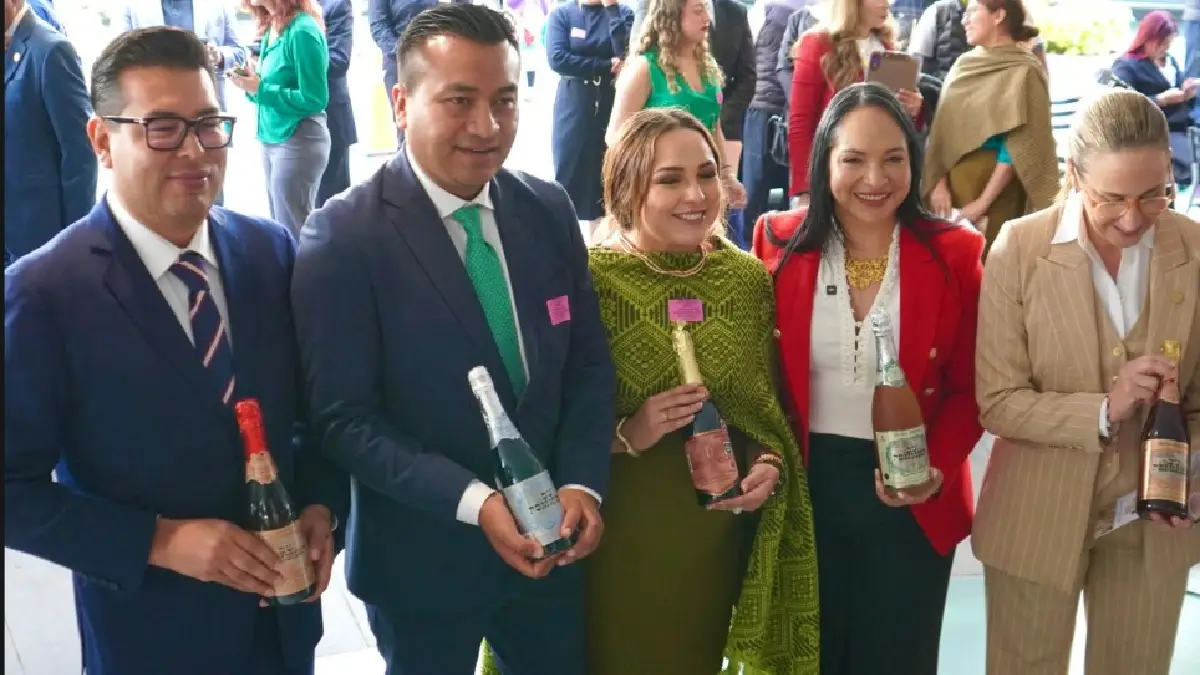 Huejotzingo hace historia: Roberto Solís Y Lizeth Sánchez presentan la edición 158 del carnaval en el Senado