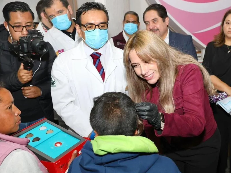 Niñas y niños poblanos escuchan por primera vez gracias al SEDIF