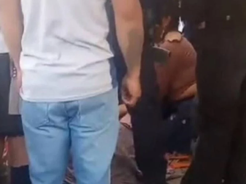 Balean a un joven durante el carnaval de La Resurrección
