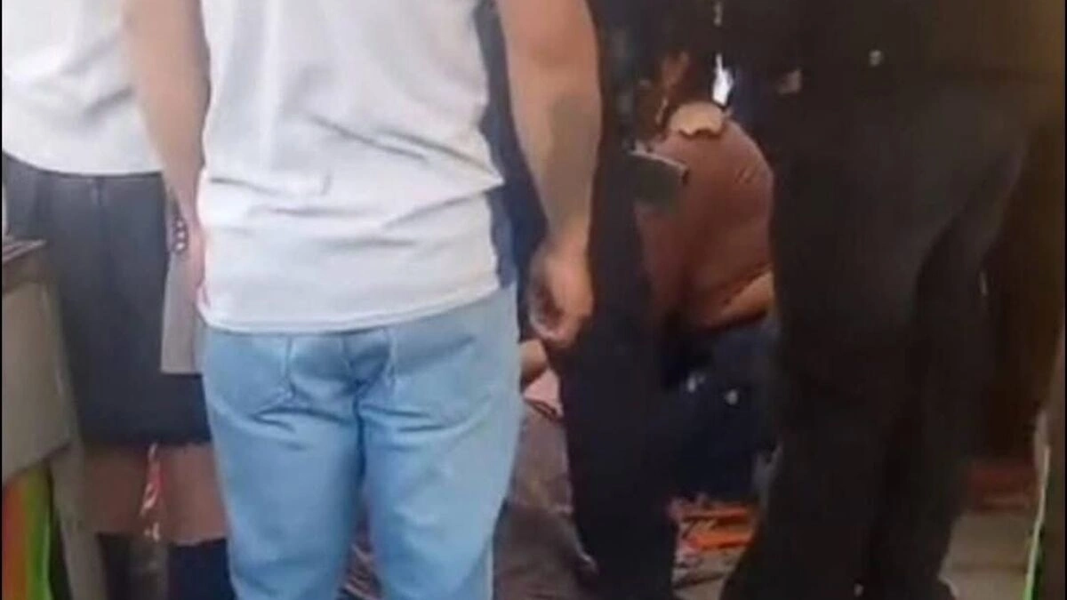 Balean a un joven durante el carnaval de La Resurrección