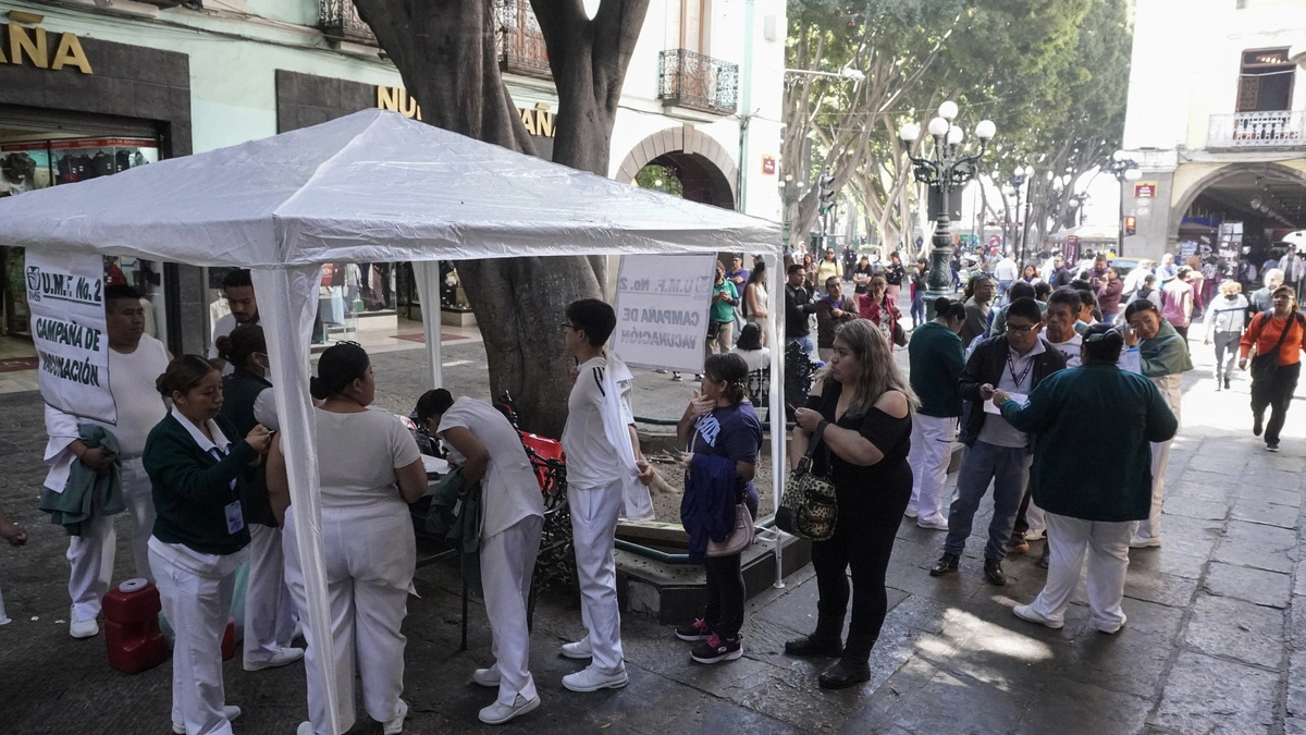 Este fin de semana el IMSS aplicará vacunas contra sarampión, covid e influenza; aquí te decimos dónde