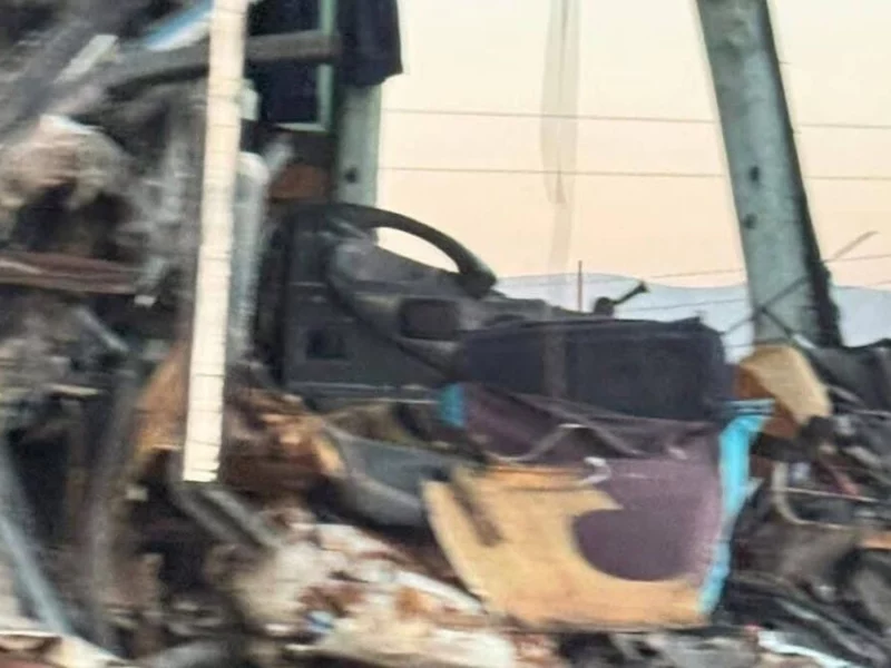 Muere conductor de autobús turístico tras chocar contra un tráiler en la Puebla-Orizaba