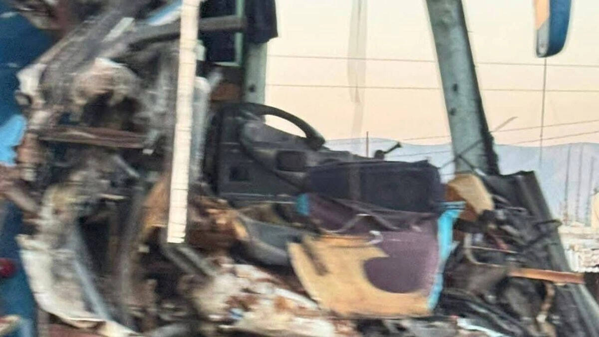 Muere conductor de autobús turístico tras chocar contra un tráiler en la Puebla-Orizaba