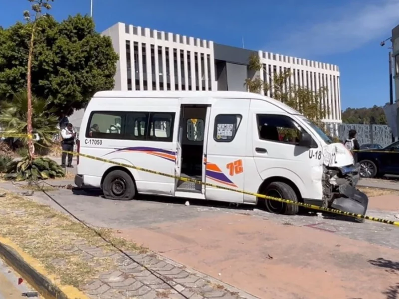 VIDEO: Ruta 72 choca al volarse un tope en la Calzada Zaragoza