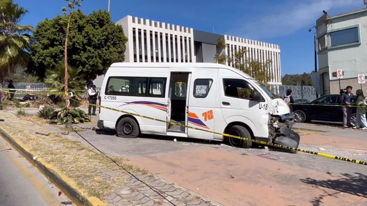VIDEO: Ruta 72 choca al volarse un tope en la Calzada Zaragoza