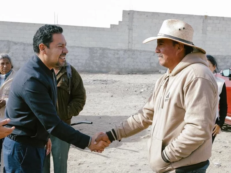 Andrés Villegas entrega fertilizante orgánico a productores de Ciudad Serdán