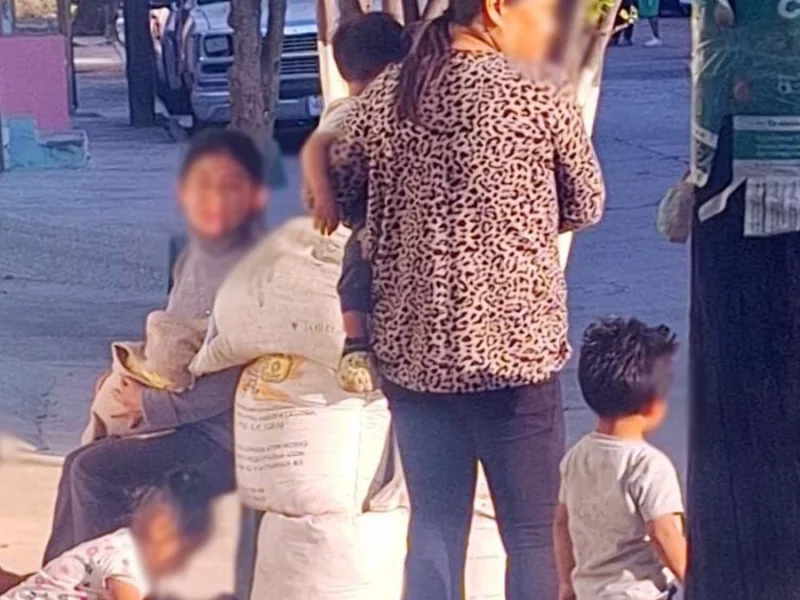 Bomberos rescatan a familia de un incendio en la colonia Roma