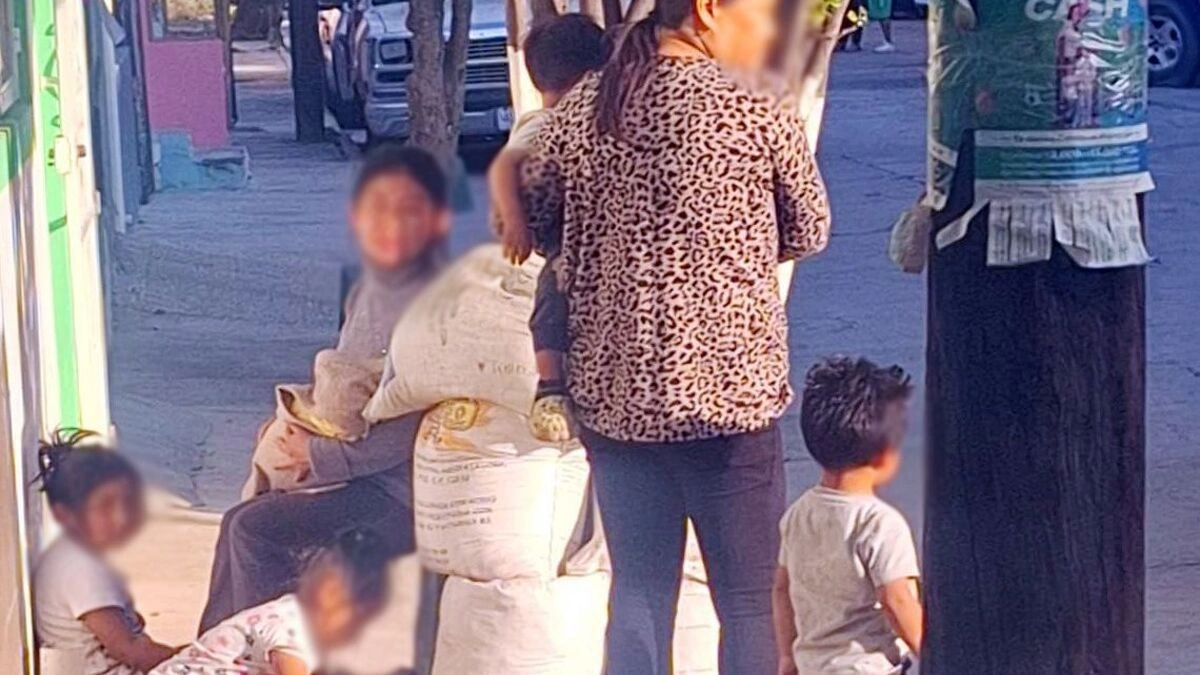 Bomberos rescatan a familia de un incendio en la colonia Roma