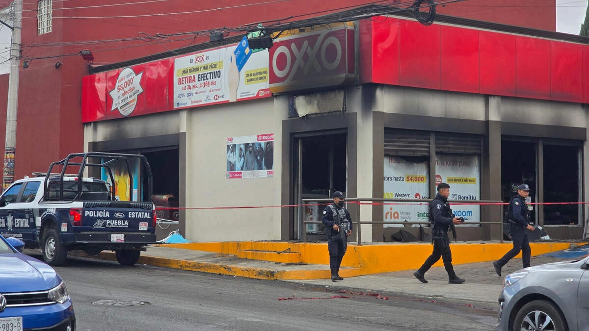 Ya hay detenidos por incendio de tiendas Oxxo y bloqueos en Puebla: Armenta
