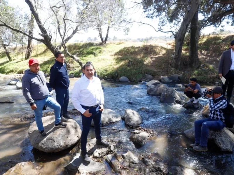Armenta supervisa saneamiento del río Atoyac; van 30 kilómetros