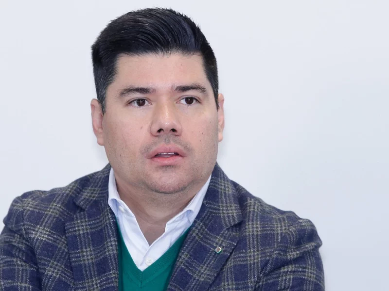 Harán mesas de trabajo para iniciativa de estacionamientos gratuitos en Puebla  