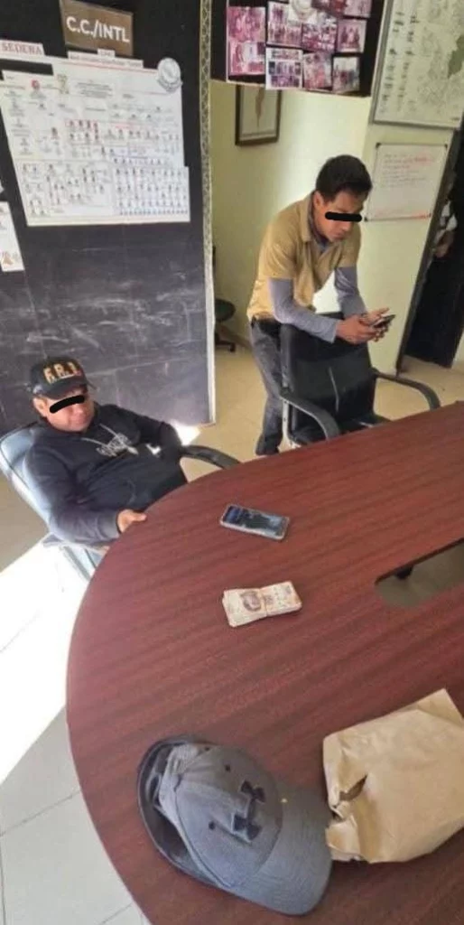 En redes sociales circula una fotografía que exhibe a militares recibiendo dinero en una oficina de Contrainteligencia de la 25 Zona Militar.