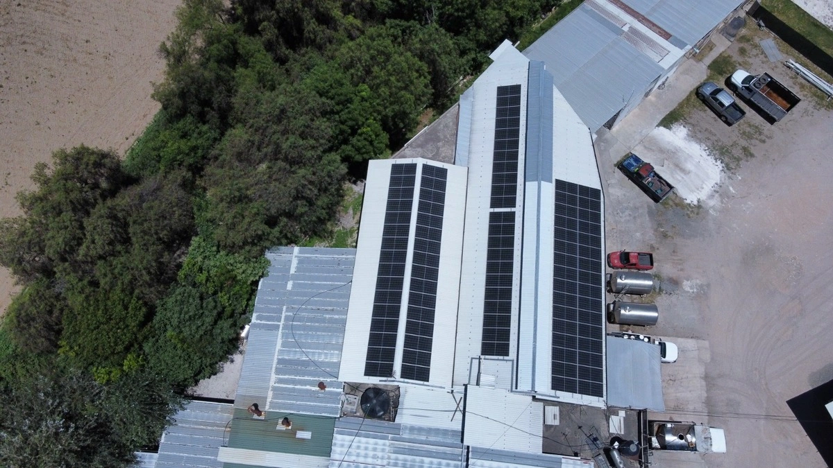 Gobierno de Puebla invierte 108 mdp en paneles solares en edificios públicos y escuelas